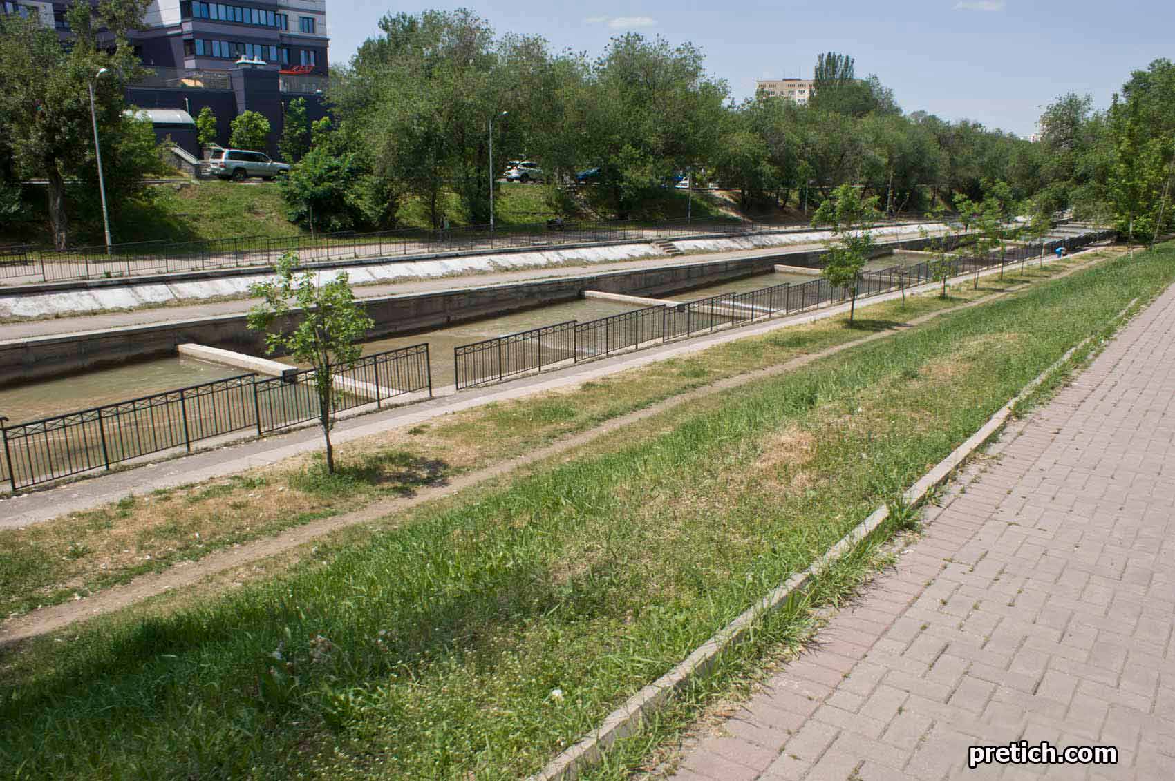 Большая Алматинка еще немного и вода в ней высохнет Большая Алматинка еще немного и вода в ней высохнет