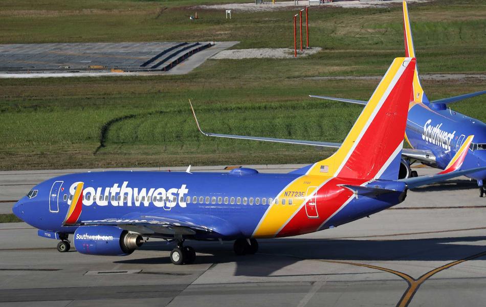 Boeing B737-700 N7723E